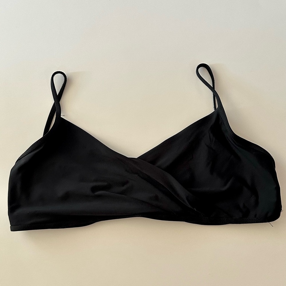 Pantanal Underwire Top
Midnight Black
Bromelia Swimwear
Size XL